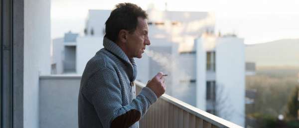Можно ли курить на балконе, если дым мешает соседям? Судебная практика ВС РФ